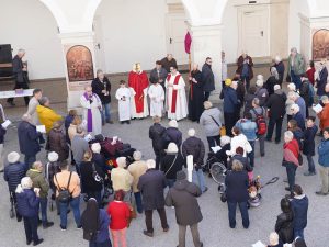 Barrierefreien Kreuzweg „Simon von Cyrene“