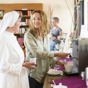 Marienschwestern_Fasten_BadMuehllacken_Teebar_FC_RudolfLaresser_kl