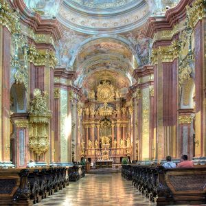 Stift_Melk_Stiftskirche-innen-mit_Besuchern_2010-09-07_FC_Stift_Melk