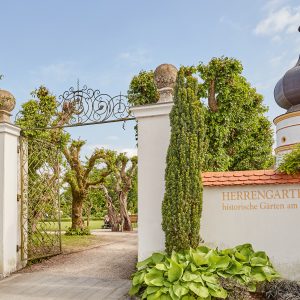 Stift_Reichersberg_Garteneingang_O0B0480_FC_www.pedagrafie.de_kl